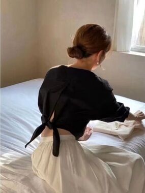 Black 3/4 Sleeve Tie-Back Cropped Blouse